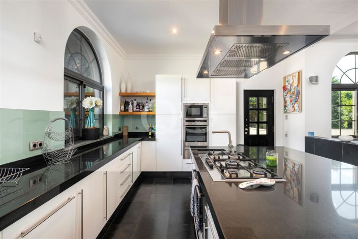 Image No.17-6 Bed House for sale