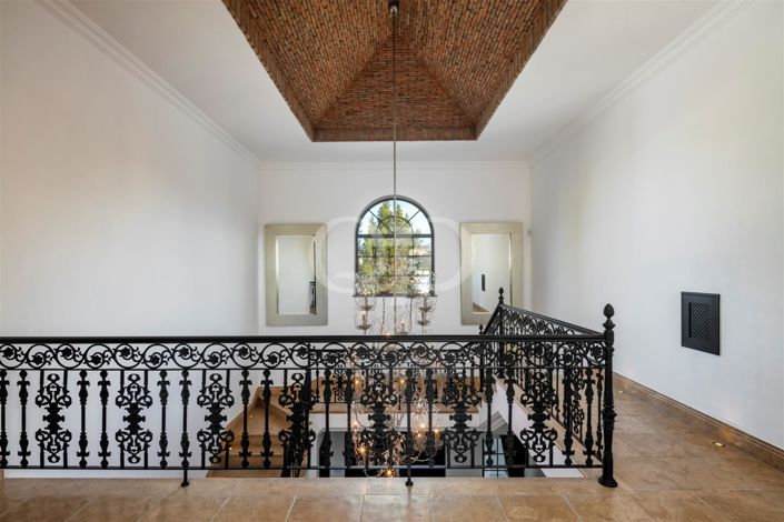 Image No.21-6 Bed House for sale