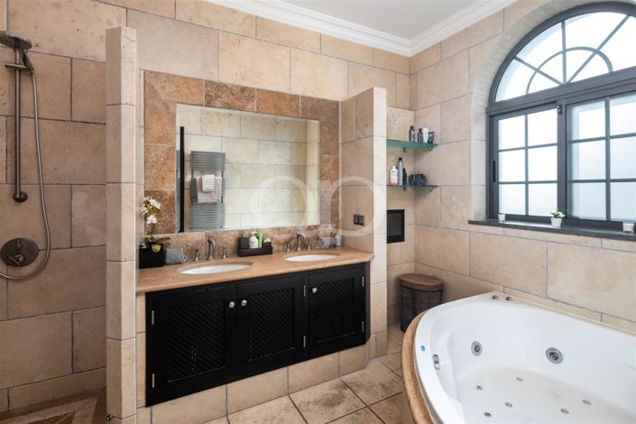 Image No.35-6 Bed House for sale