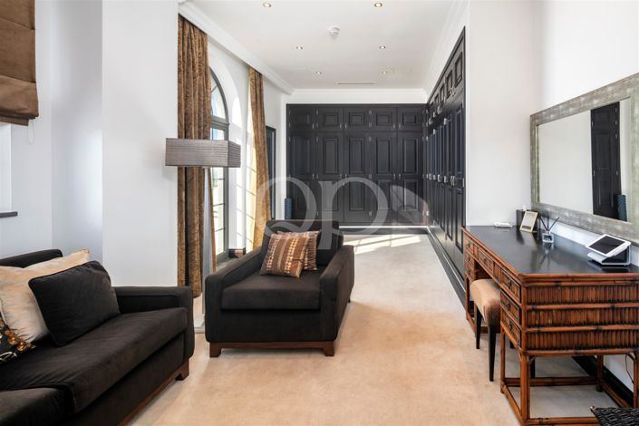 Image No.38-6 Bed House for sale