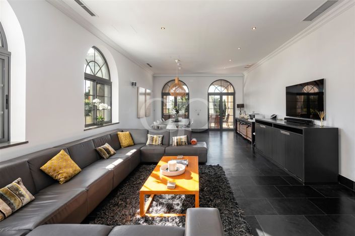 Image No.4-6 Bed House for sale