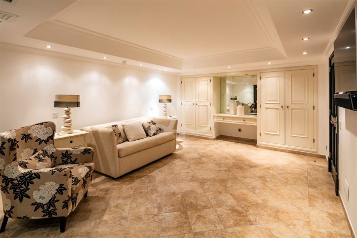 Image No.40-6 Bed House for sale