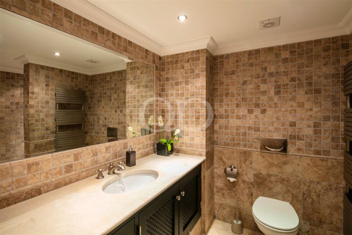 Image No.41-6 Bed House for sale