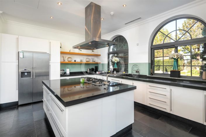 Image No.6-6 Bed House for sale