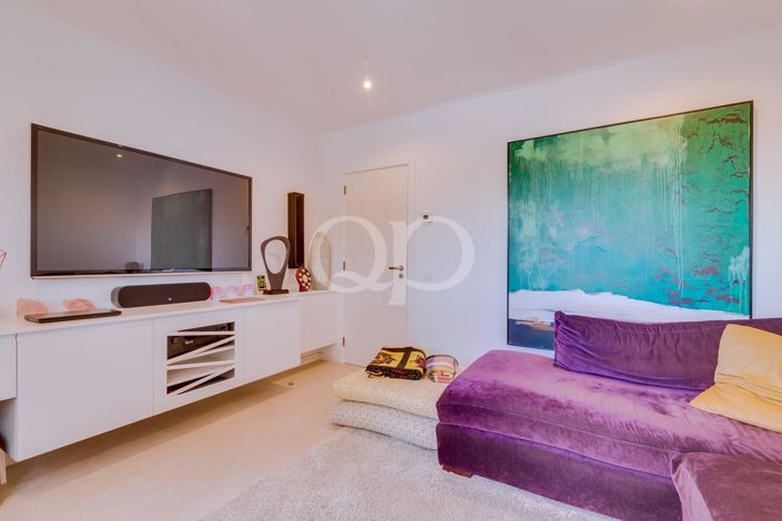 Image No.42-3 Bed House for sale