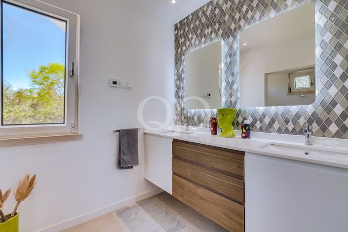 Image No.9-3 Bed House for sale