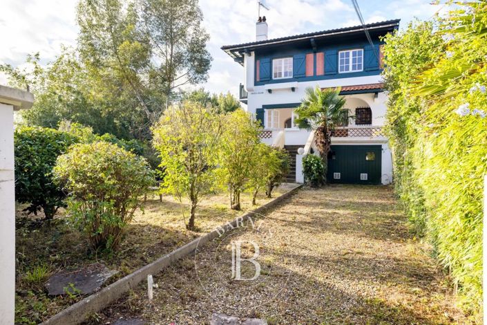 Image No.1-4 Bed House for sale