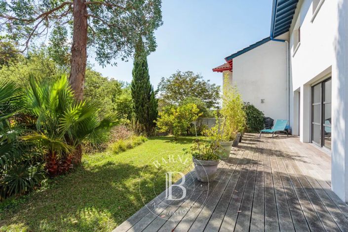 Image No.1-4 Bed House for sale