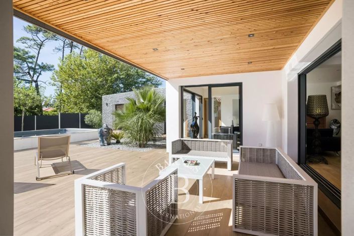 Image No.1-4 Bed House for sale