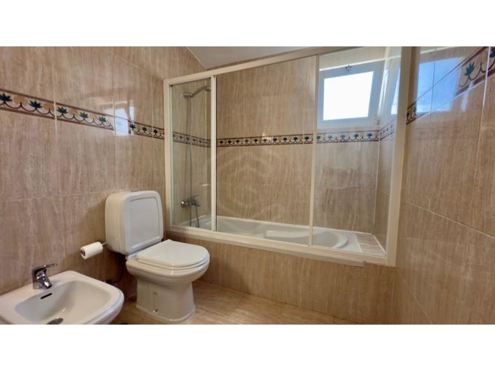 Image No.20-2 Bed House for sale