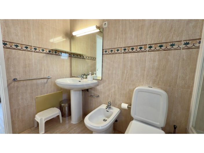 Image No.21-2 Bed House for sale