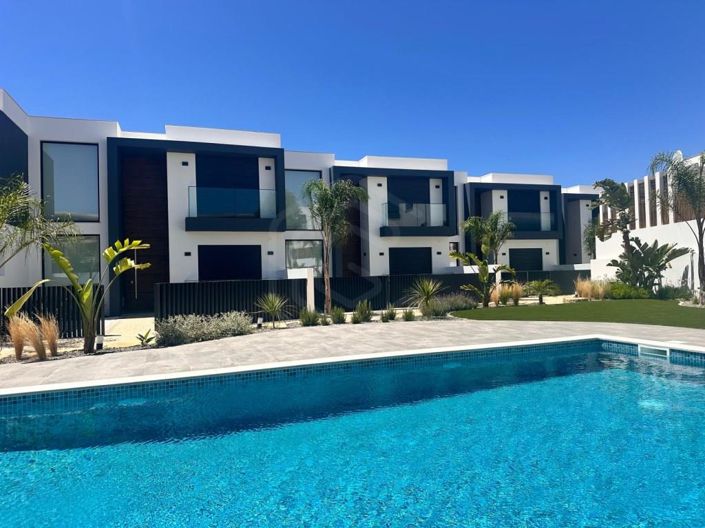 Image No.2-4 Bed House for sale