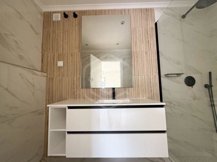 Image No.14-2 Bed House for sale