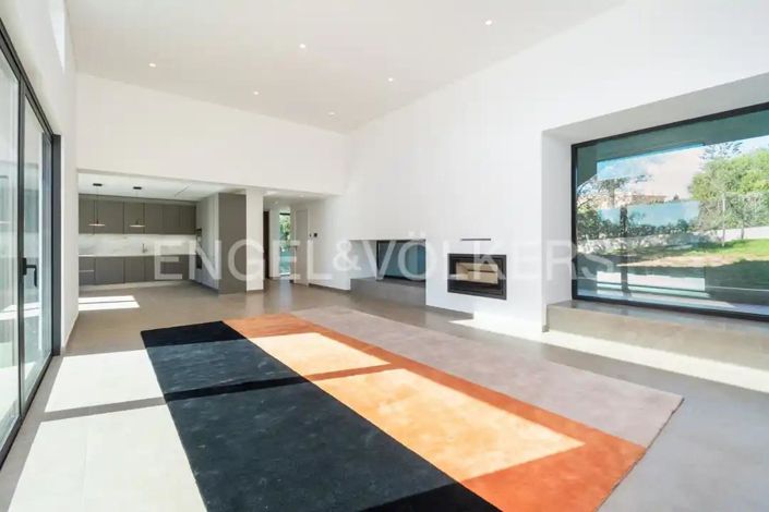 Image No.12-4 Bed House for sale