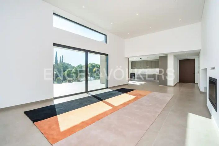 Image No.13-4 Bed House for sale