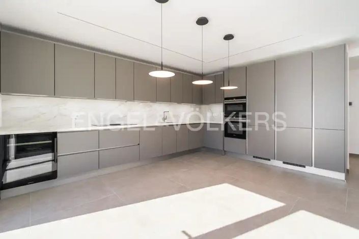 Image No.16-4 Bed House for sale