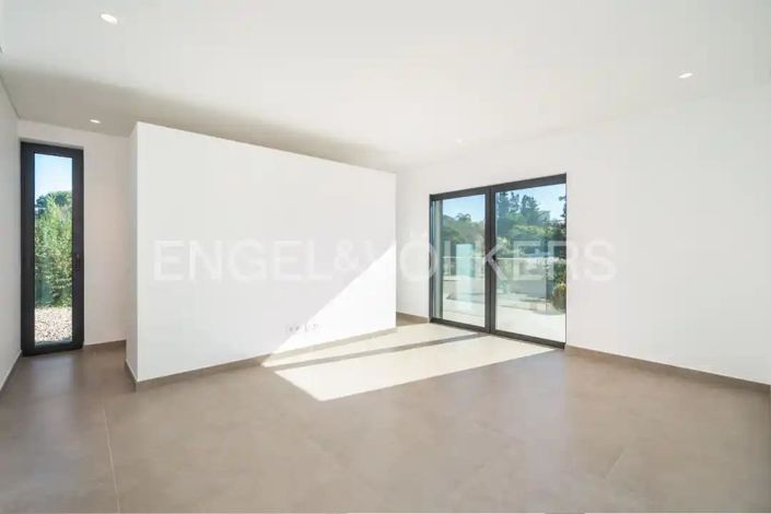 Image No.20-4 Bed House for sale