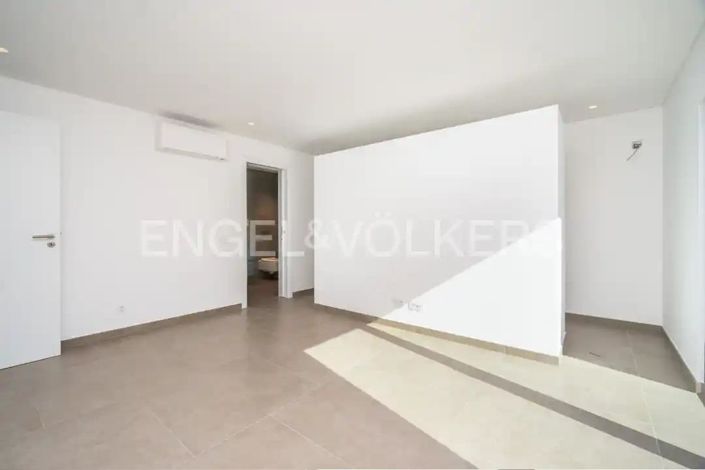 Image No.21-4 Bed House for sale