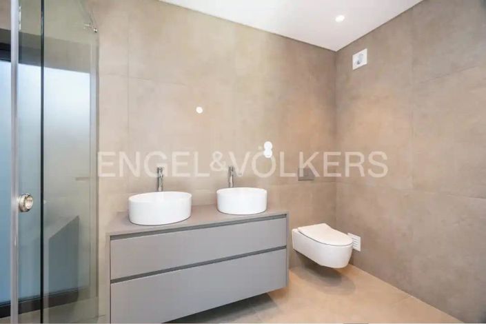 Image No.24-4 Bed House for sale