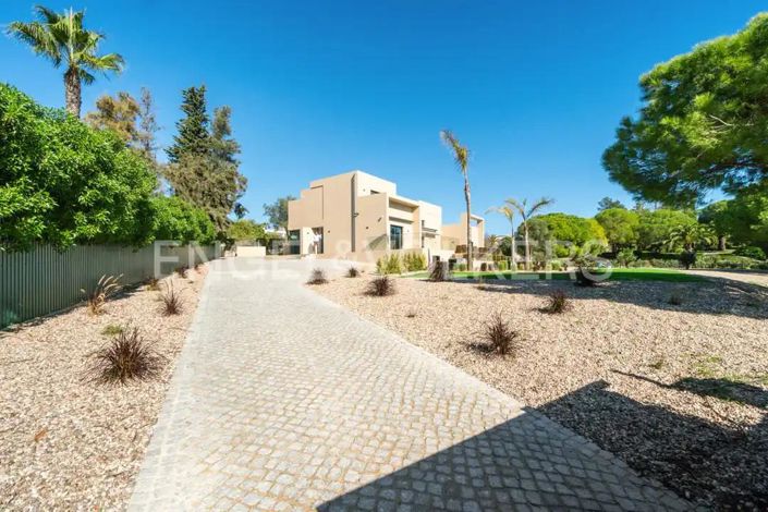 Image No.3-4 Bed House for sale