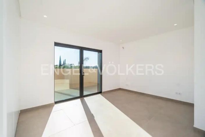 Image No.31-4 Bed House for sale