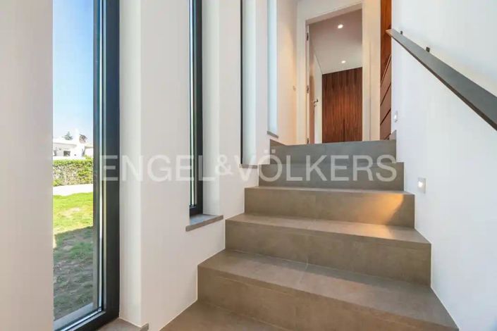 Image No.35-4 Bed House for sale