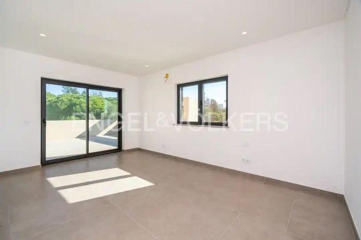 Image No.37-4 Bed House for sale