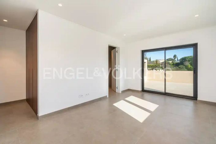 Image No.38-4 Bed House for sale