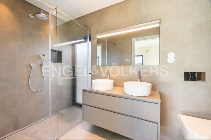 Image No.40-4 Bed House for sale