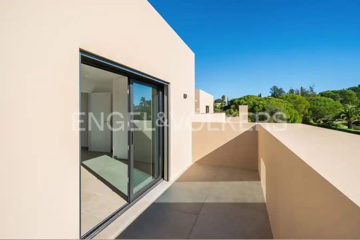 Image No.44-4 Bed House for sale