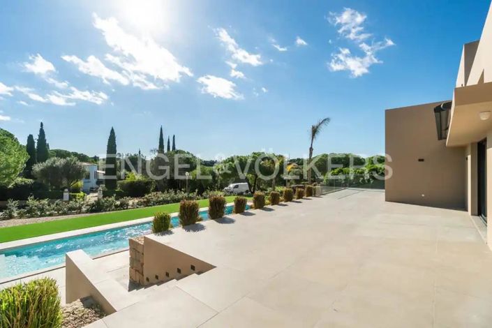 Image No.8-4 Bed House for sale