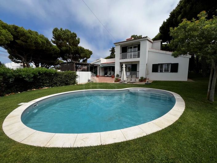 Image No.1-4 Bed House for sale