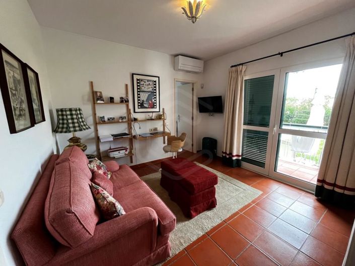 Image No.6-4 Bed House for sale