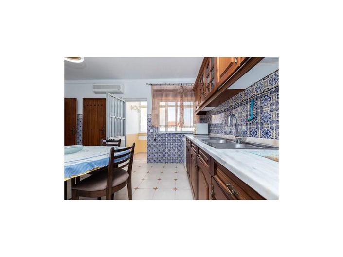 Image No.12-10 Bed House for sale