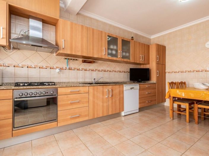 Image No.2-10 Bed House for sale