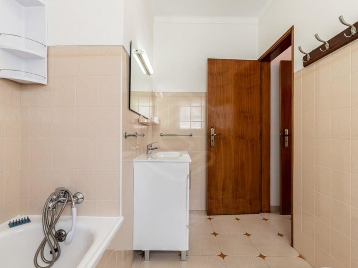 Image No.31-10 Bed House for sale