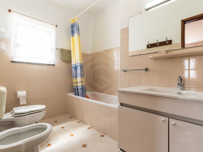 Image No.32-10 Bed House for sale