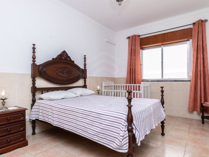 Image No.7-10 Bed House for sale