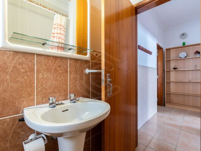 Image No.8-10 Bed House for sale