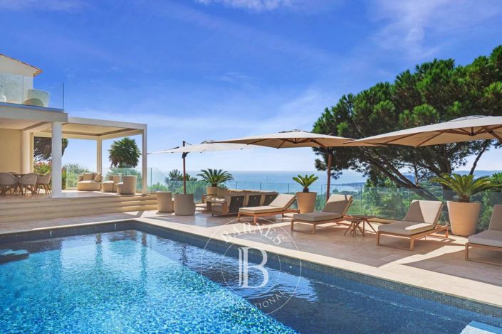 Image No.1-4 Bed House for sale