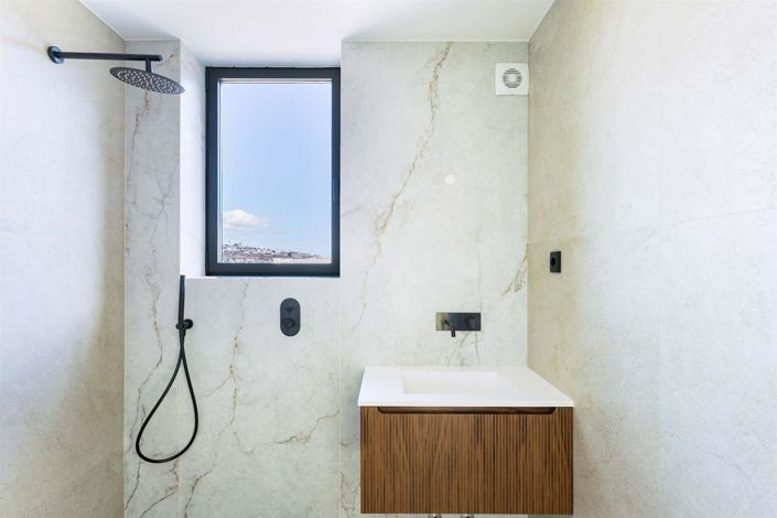 Image No.10-4 Bed House for sale