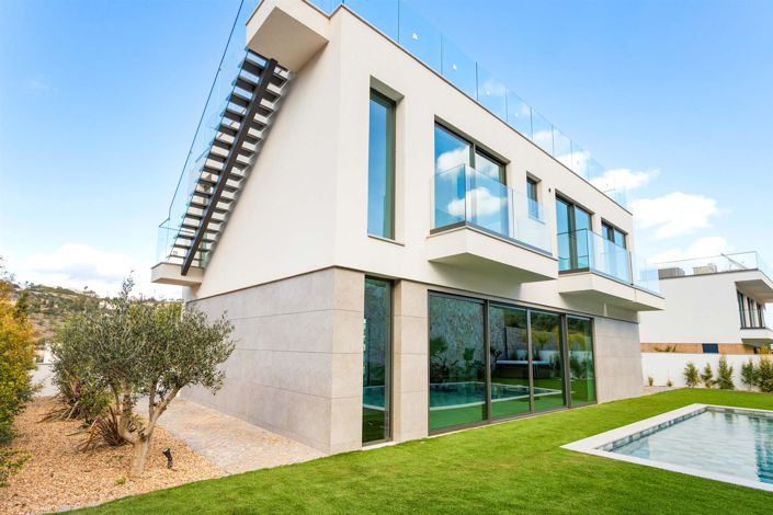 Image No.12-4 Bed House for sale