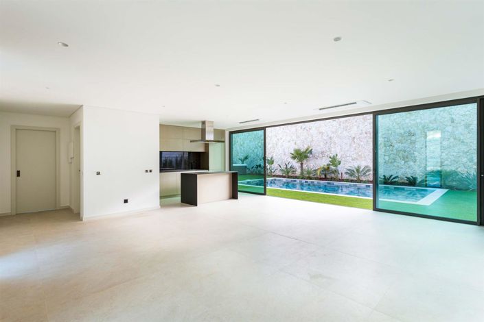 Image No.3-4 Bed House for sale