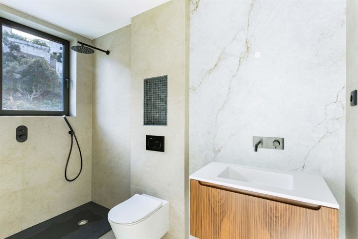 Image No.8-4 Bed House for sale