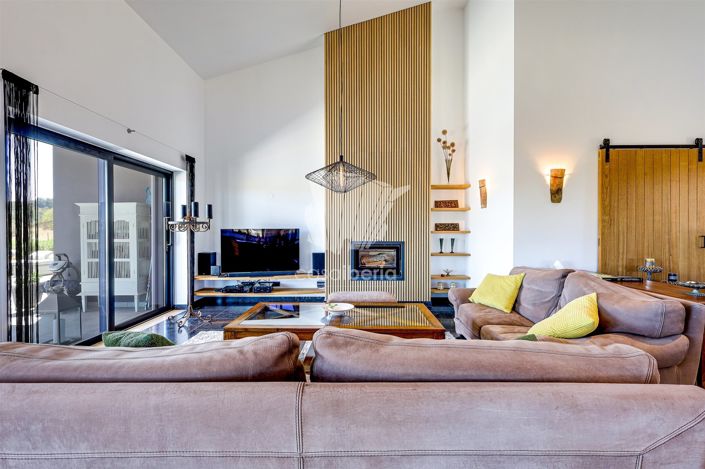 Image No.19-3 Bed House for sale