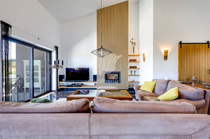 Image No.9-3 Bed House for sale