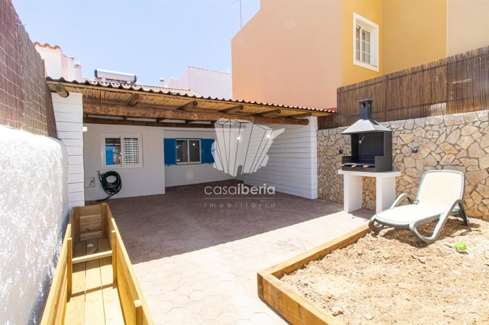 Image No.1-3 Bed House for sale