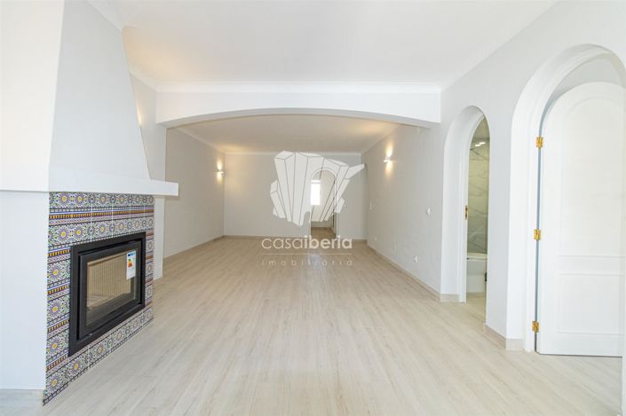 Image No.11-3 Bed House for sale