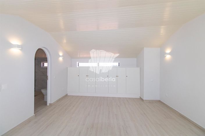 Image No.51-3 Bed House for sale