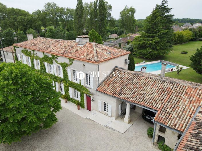 Image No.1-7 Bed Property for sale